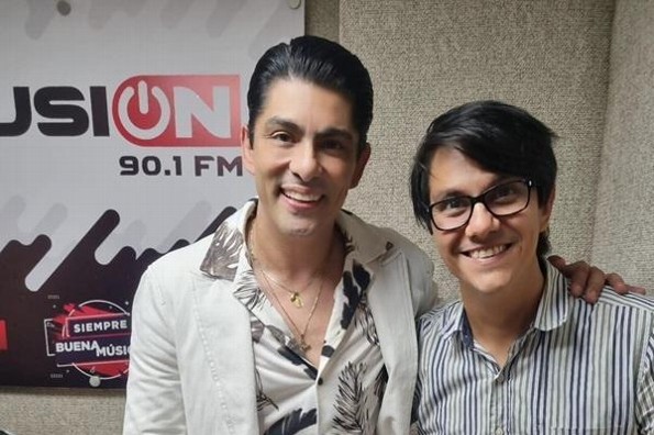 Víctor García visita 'Fusionados' e invita al concierto que dará en Veracruz 