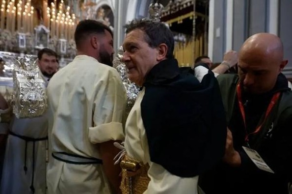 Antonio Banderas llega a la Procesión de Domingo de Ramos en Málaga (+fotos)