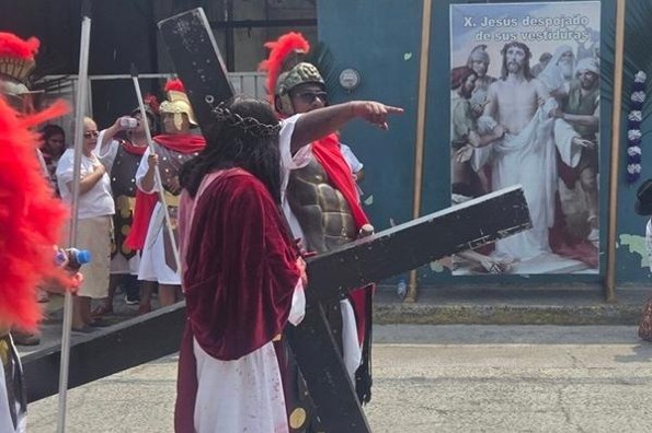 Viacrucis viviente en Boca del Río: Un caminar de amor y fe profunda