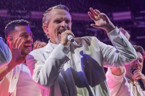 Miguel Bosé llega al 'séptimo piso' en medio de su gira mundial 