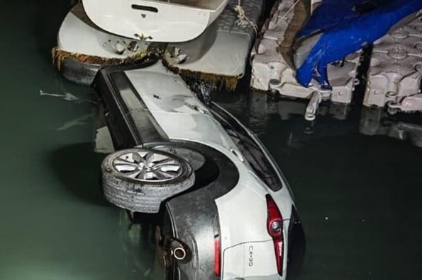 ¡Vuela por los aires y se estrella contra el mar de Veracruz! (+fotos/videos)