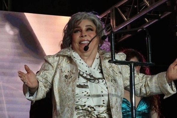 Verónica Castro es condecorada como Leyenda en los Premios Aura 2026