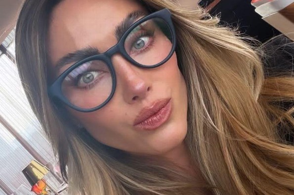 Anahí sufre fuerte caída practicando pilates y preocupa a sus fans