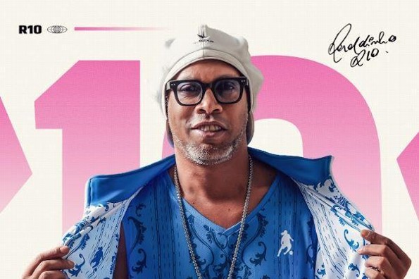 CAMISA 10: Ronaldinho que une corridos, reguetón y estrellas internacionales