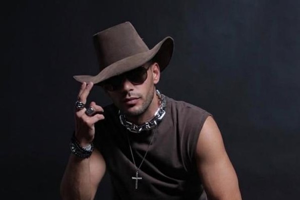 RUK-O irrumpe en la escena musical con "Perro Callejero" junto a Aleks Syntek (+video)