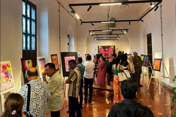 Eddie Buja conmueve con "Siempre Viva", una exposición que trasciende su ausencia