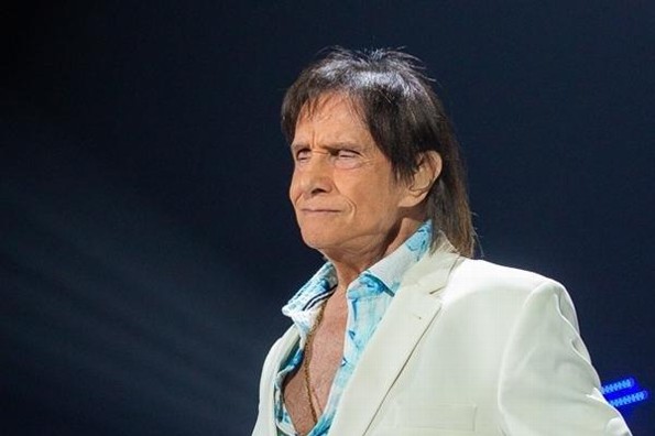 Hospitalizan a Roberto Carlos; revelan su estado de salud 