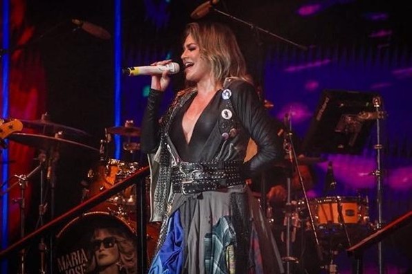 María José arrasa en las Fiestas de Santa Ana con un concierto inolvidable