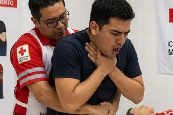 ¿Cómo salvar una vida ante un atragantamiento? (vídeo)