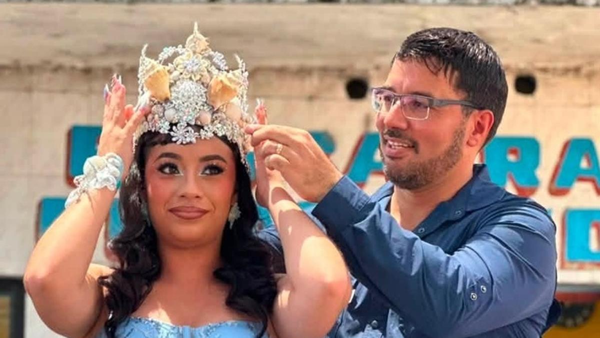 Bailazo y coronación de la reina en Alvarado con el 