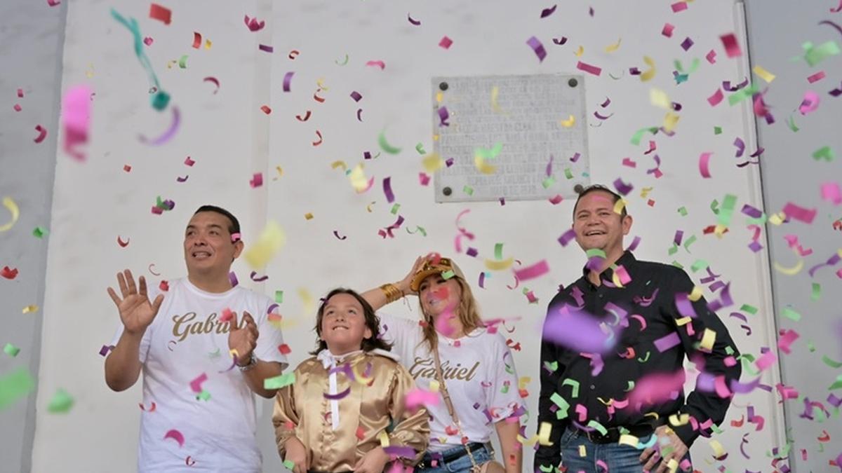Gabriel Arellano se inscribe como candidato a rey infantil del Carnaval de Veracruz 2027 