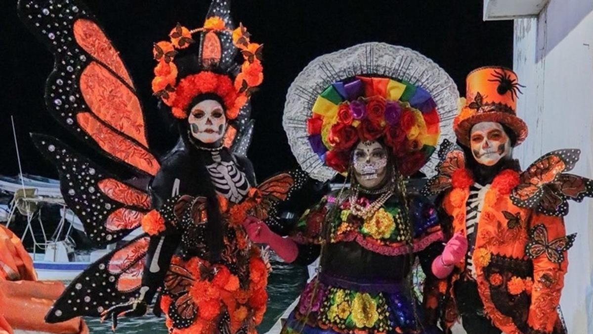 ¡Alvarado se viste de tradición con catrinas, altares y luz!